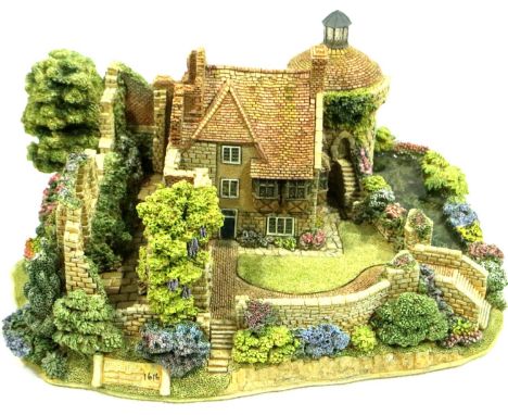 Boxed Lilliput Lane Scotney Castle Gardens with deeds, no cracks or chips, 17 x 20 cm. P&amp;P Group 2 (£18+VAT for the first