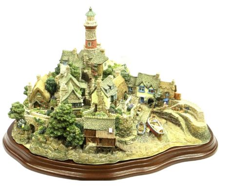 Boxed Lilliput Lane Limited Edition no 992 Out Of The Storm with deeds, no chips or cracks, 40 x 20 cm. P&amp;P Group 2 (£18+