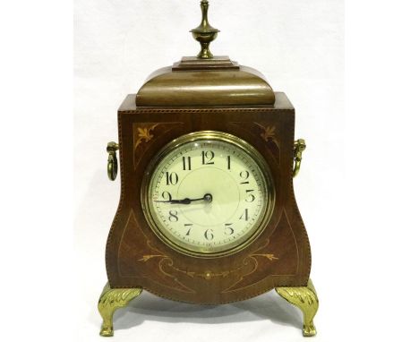 A late 19th/early 20th century French walnut cased table clock, with drum movement, inlaid and brass mounted case, H: 26 cm, 