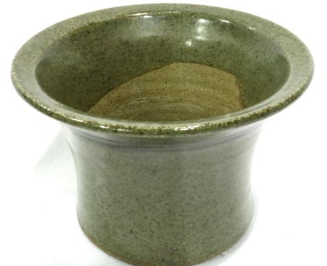 Studio pottery bowl with impressed VV, D: 14 cm, no chips or cracks. P&amp;P Group 1 (£14+VAT for the first lot and £1+VAT fo