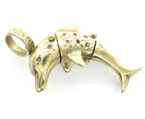 9ct gold dolphin pendant, L: 33 mm, 6.8g (suspension ring detached but present). P&amp;P Group 1 (£14+VAT for the first lot a