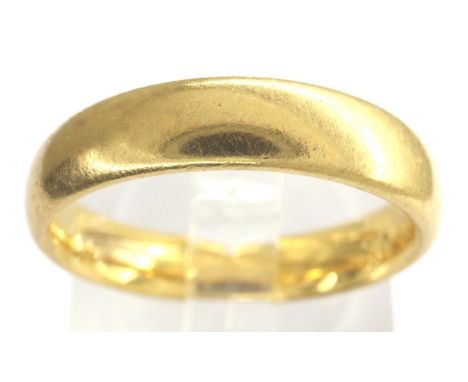 22ct gold wedding band, size K/L, 5.5g. P&amp;P Group 1 (£14+VAT for the first lot and £1+VAT for subsequent lots) 