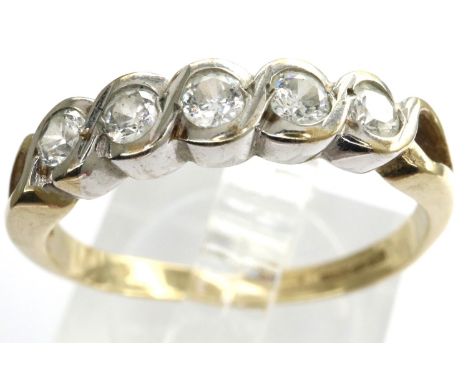 9ct gold ring set with five CZ stones, size R, 2.3g. P&amp;P Group 1 (£14+VAT for the first lot and £1+VAT for subsequent lot