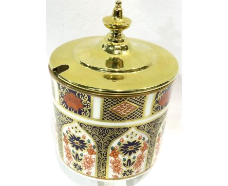 Old Imari Royal Crown Derby preserve pot with gilt lid, D: 10 cm, no cracks or chips. P&amp;P Group 1 (£14+VAT for the first 