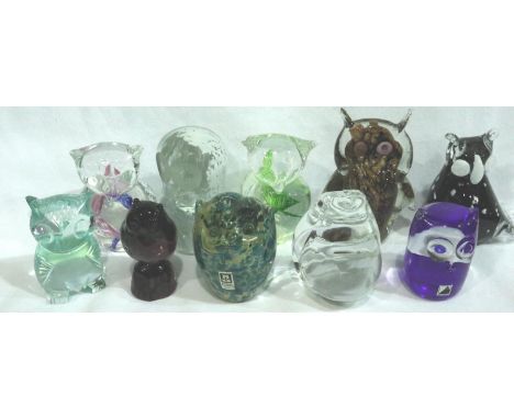 Ten glass owl paperweights to include Mdina examples, largest H: 10 cm, one owl lacking ear. P&amp;P Group 2 (£18+VAT for the