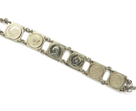 Bracelet of mounted, not pierced, silver threepences, L: 18 cm. P&amp;P Group 1 (£14+VAT for the first lot and £1+VAT for sub