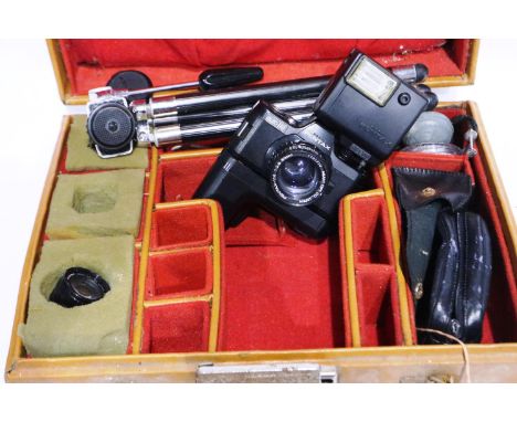 Mixed vintage photography accessories including Pentax lenses with a Pentax auto 110 SLR camera body etc. P&amp;P Group 2 (£1