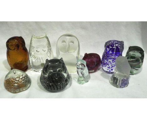 Ten glass owl paperweights to include Scandinavian examples, largest H: 14 cm, damages to owl ears. P&amp;P Group 2 (£18+VAT 