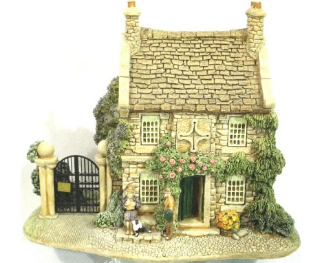 Boxed Lilliput Lane Sore Paws with deeds, no chips or cracks, 13 x 7 cm. P&amp;P Group 2 (£18+VAT for the first lot and £3+VA