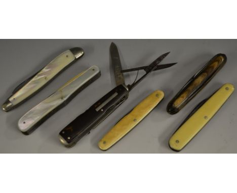 An early 19th century horn multi-blade gentleman's 'shuttle' pocket knife, by Rodgers of Sheffield, stamped, eight folding bl