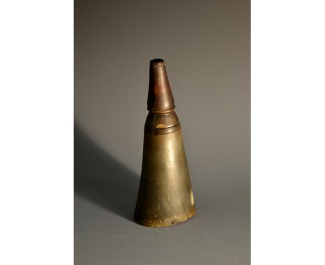 An 18th/early 19th century horn powder flask, screw-fitting cover, wooden base, 14.5cm high, c.1800