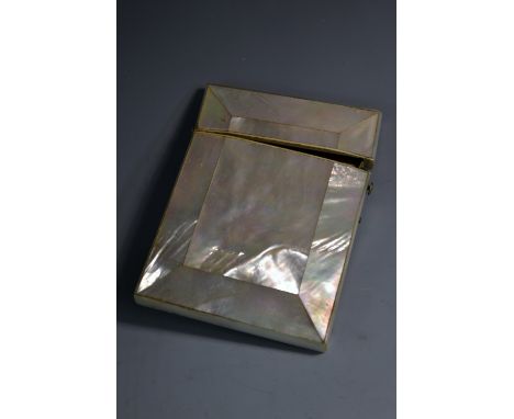A Victorian mother-of-pearl rectangular visiting card case, hinged cover, 10.5cm high, c.1860