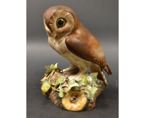 A Royal Crown Derby owl model