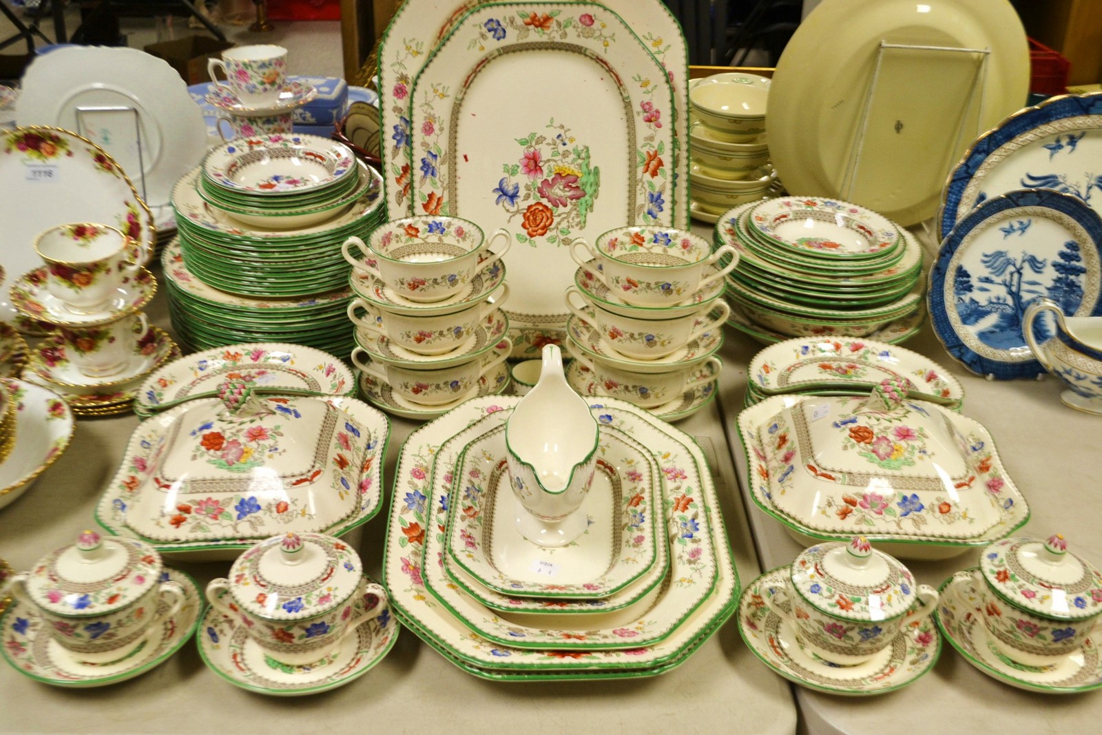 A comprehensive Copeland Spode Chinese rose pattern dinner service; Rd