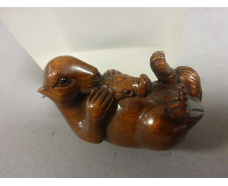 Well carved Japanese netsuke in the form of a mouse