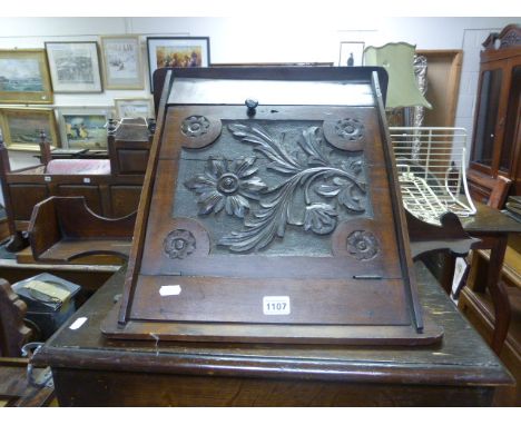 Victorian Mahogany Small Hanging Corner Cupboard with Foliate Carved Panel Door