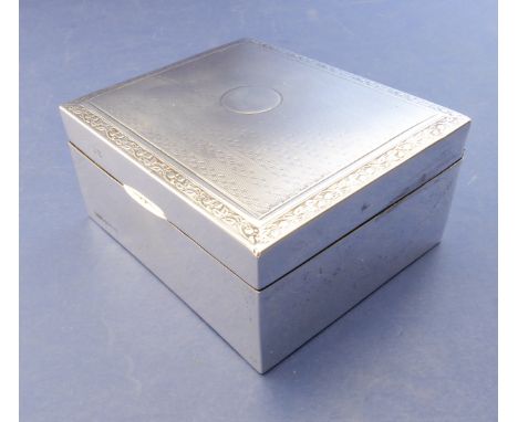 A hallmarked silver cedarwood-lined&nbsp;cigarette box; the&nbsp;engine-turned&nbsp;lid with vacant circular cartouche and na