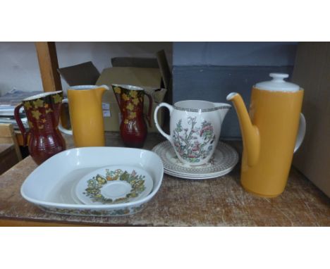 A pair of Crown Devon jugs, Royal Doulton plates and dish, Myott plates, etc. **PLEASE NOTE THIS LOT IS NOT ELIGIBLE FOR POST