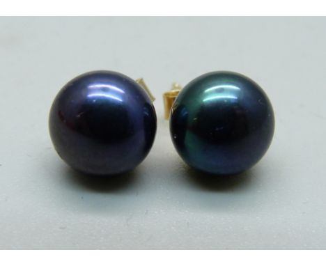 A pair of 9ct gold Haitian pearl earrings 