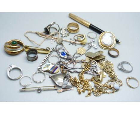 Jewellery, etc., including silver and a Parker pen 