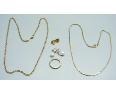 A 9ct gold wedding band, two 9ct gold chains, a pair of 9ct gold and pearl earrings and two odd 9ct gold earrings, total weig