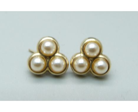 A pair of 9ct gold and pearl trefoil ear studs 