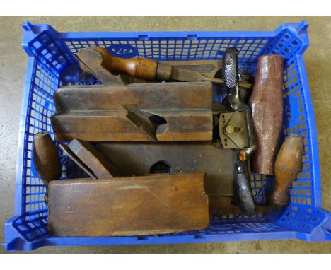 A collection of planes and other woodworking tools **PLEASE NOTE THIS LOT IS NOT ELIGIBLE FOR POSTING AND PACKING** 