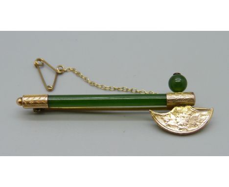 A vintage 9ct gold mounted novelty brooch in the form of an axe 