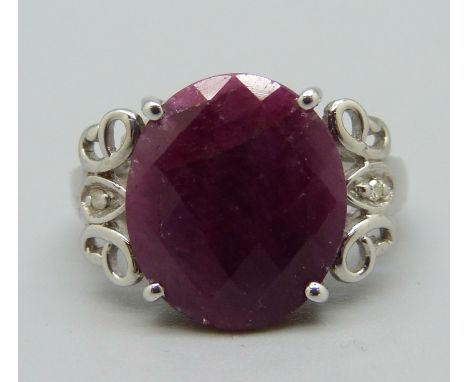 A 9ct gold, 10.20ct Ratnapuri ruby and diamond ring, with certificate, 4.5g, N 