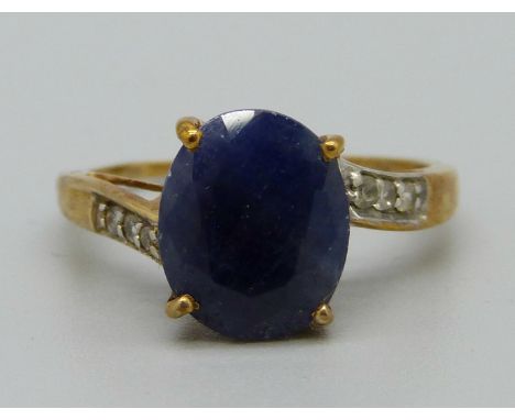 A 9ct gold ring set with a blue stone, 2.9g, S 