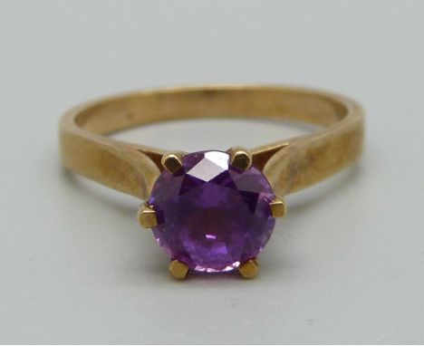 A 9ct gold, amethyst solitaire ring, 2.6g, M 