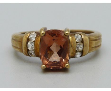 A 9ct gold stone set ring, 3.7g, N 