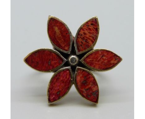 A silver gilt, sponge coral ring, N 
