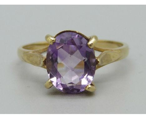 A 9ct gold, amethyst solitaire ring, 2.1g, M 