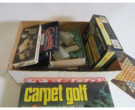 Mixed toys and games including Carpet Golf, Mastermind, Construments Science Set and a battery operated scope signal light, b