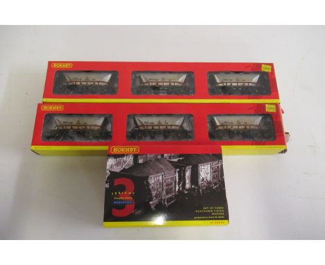 Hornby Goods Wagons R6222 weathered hoppers and weathered coal trucks, boxed E (Est. plus 21% premium inc. VAT)