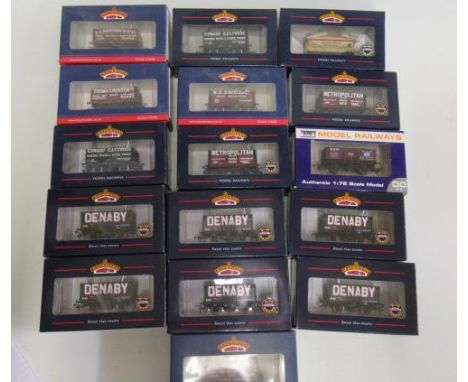 Sixteen Bachmann goods wagons, all items boxed, E (Est. plus 21% premium inc. VAT)
