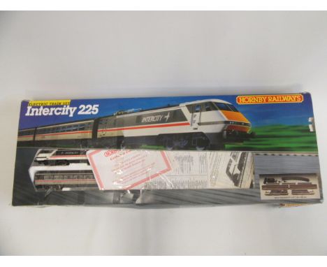 Hornby Intercity 125 Train Set with five additional goods wagons and plastic farm animals, boxed, F (Est. plus 21% premium in
