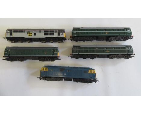 Five Hornby diesel locomotives comprising Hymek, Class 25, Class 31, F-G (Est. plus 21% premium inc. VAT)