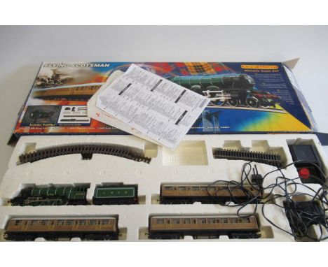 Hornby Flying Scotsman Train Set with A3 Flying Scotsman, three coaches and track, F (Est. plus 21% premium inc. VAT)