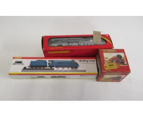 Hornby R8211 Rolling Road, Hornby mug, R739 Breakdown, boxed F and R2439 S.R. Industrial Tank, boxed G (Est. plus 21% premium