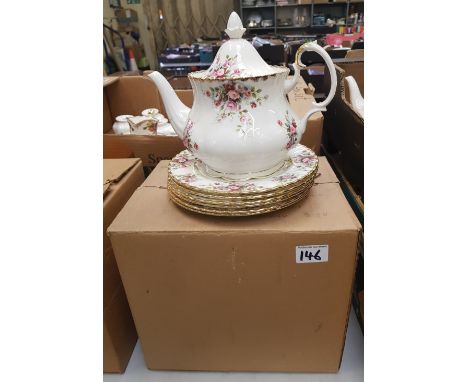 Royal Albert Cottage Garden boxed 21 piece tea set: together with a large teapot and 6 salad plates (28). 