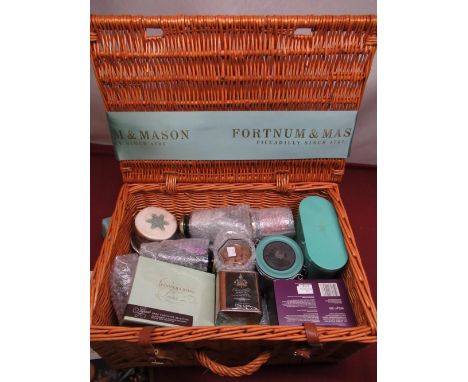 Fortnum &amp; Mason 2008 Christmas Hamper with original contents 
