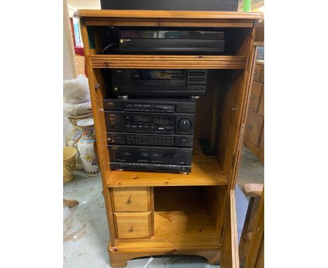 Aiwa HiFi system with CD, synthesiser tuner, amplifier, 5 band graphic equaliser and stereo cassette deck, turntable with two