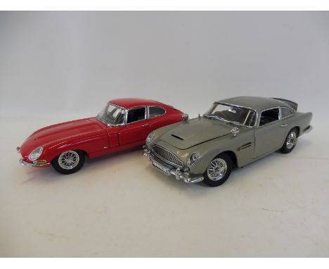 A rare Franklin Mint scale model of an Aston Martin DB5 plus an E-type Jaguar.