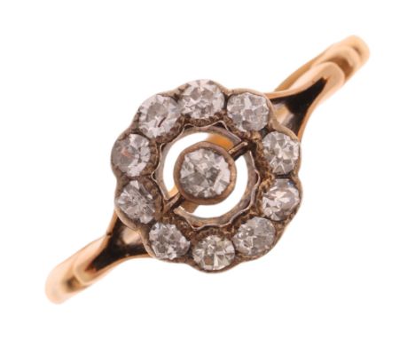 An Antique Edwardian 18ct gold diamond target cluster ring, set with old-cut diamonds, setting height 8.4mm, size M, 1.6gNo d