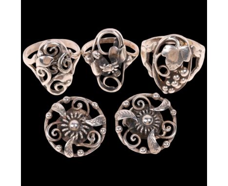 Various Art Nouveau style Danish silver jewellery, comprising pair of clip-on earrings and 3 rings, sizes N, P and R, 19.7g t