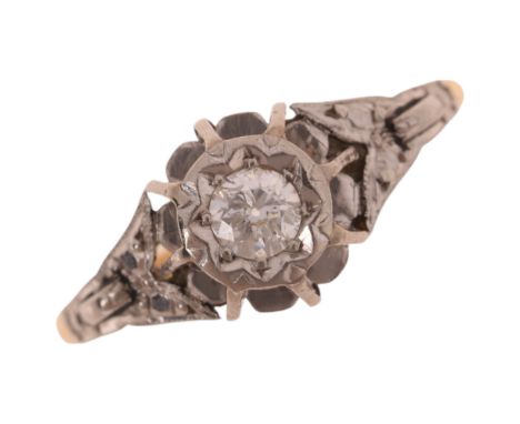 An Antique 18ct gold 0.15ct single stone diamond ring, platinum-topped set with old European-cut diamond, setting height 8.3m