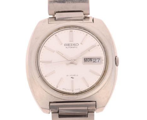 SEIKO - a Vintage stainless steel automatic calendar bracelet watch, ref. 7006-7002, circa 1980, silvered dial with applied b