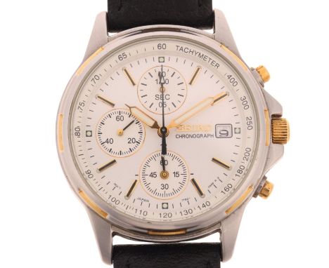 SEIKO - a stainless steel quartz chronograph wristwatch, ref 7T92-0BA0, white dial with applied gilt baton hour markers, lumi